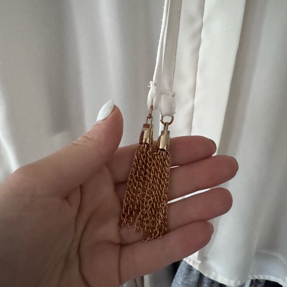 Elegant Cream Blouse with Tie Neck - Picture 4 of 7